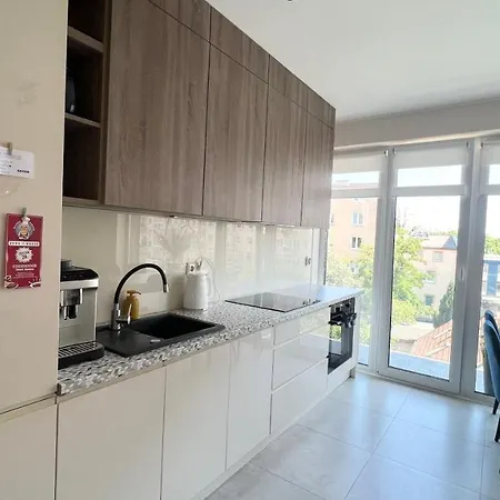 Mily Poranek - Slonce, Mewy, Doskonala Kawa Gdynia